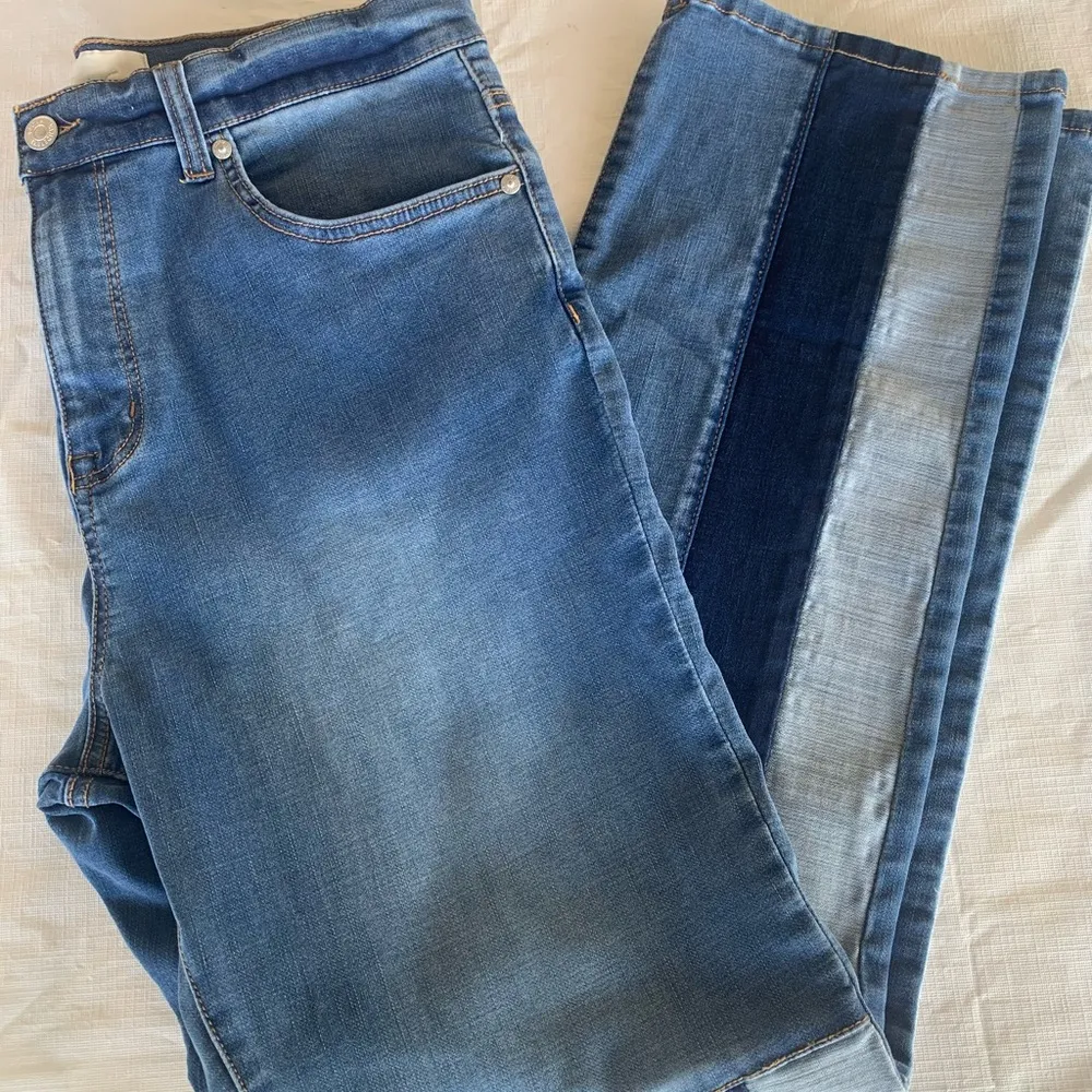 Gloria Vanderbilt  Jeans.        446 - Image 2