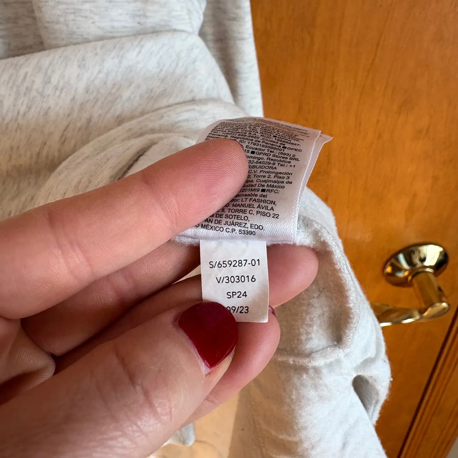 Athleta Light Gray Heathered Long Sleeve Pullover Sweatshirt Top Womens M - Image 5