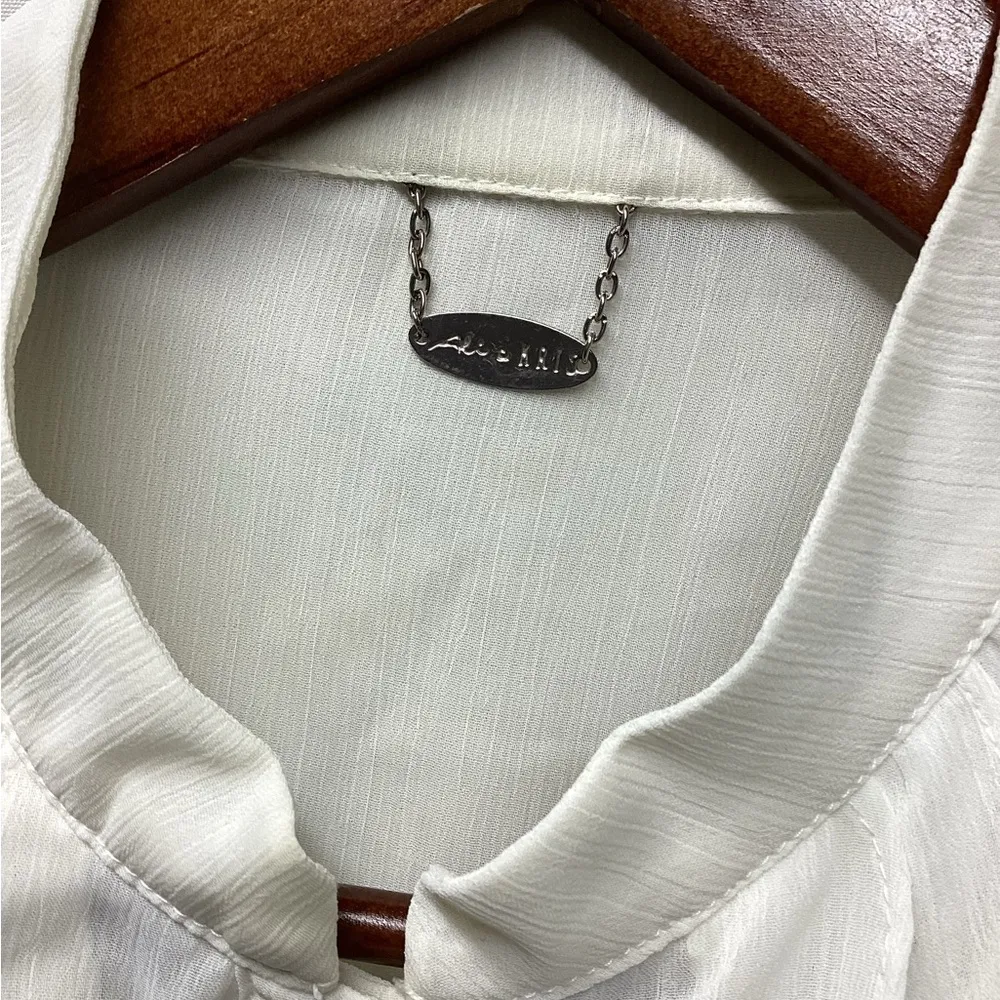 Ali & Kris ruffle blouse. Ivory in color. Size Medium - Image 10