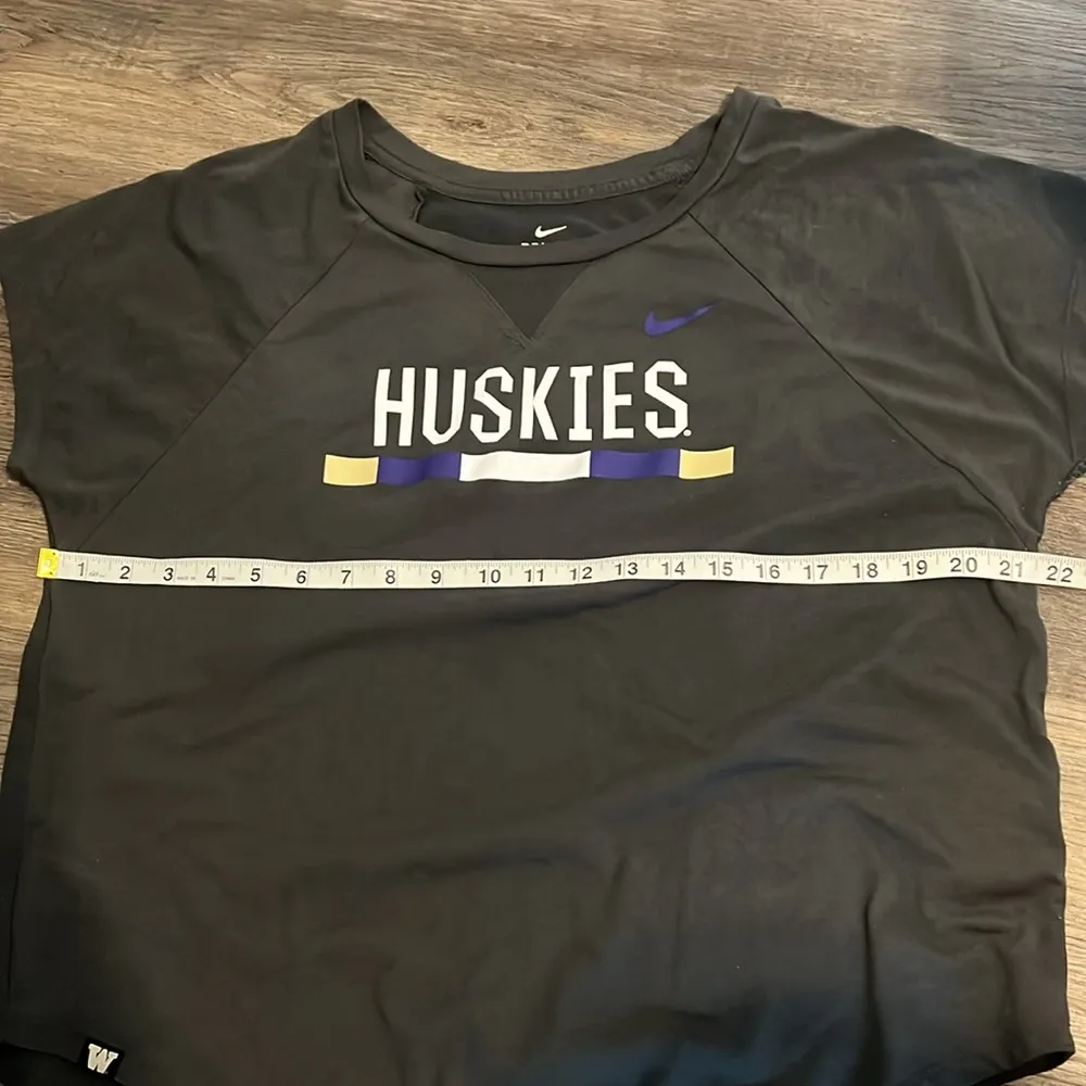 Nike Women's Dri Fit Gray Huskies Short Sleeved T -shirt Top Large - Image 7