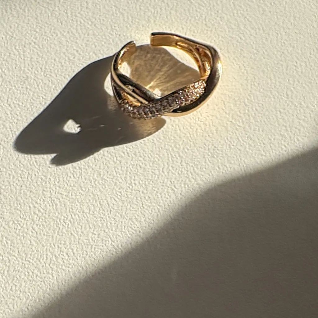 Elegant Gold and Silver Women's Rings Set - Image 5