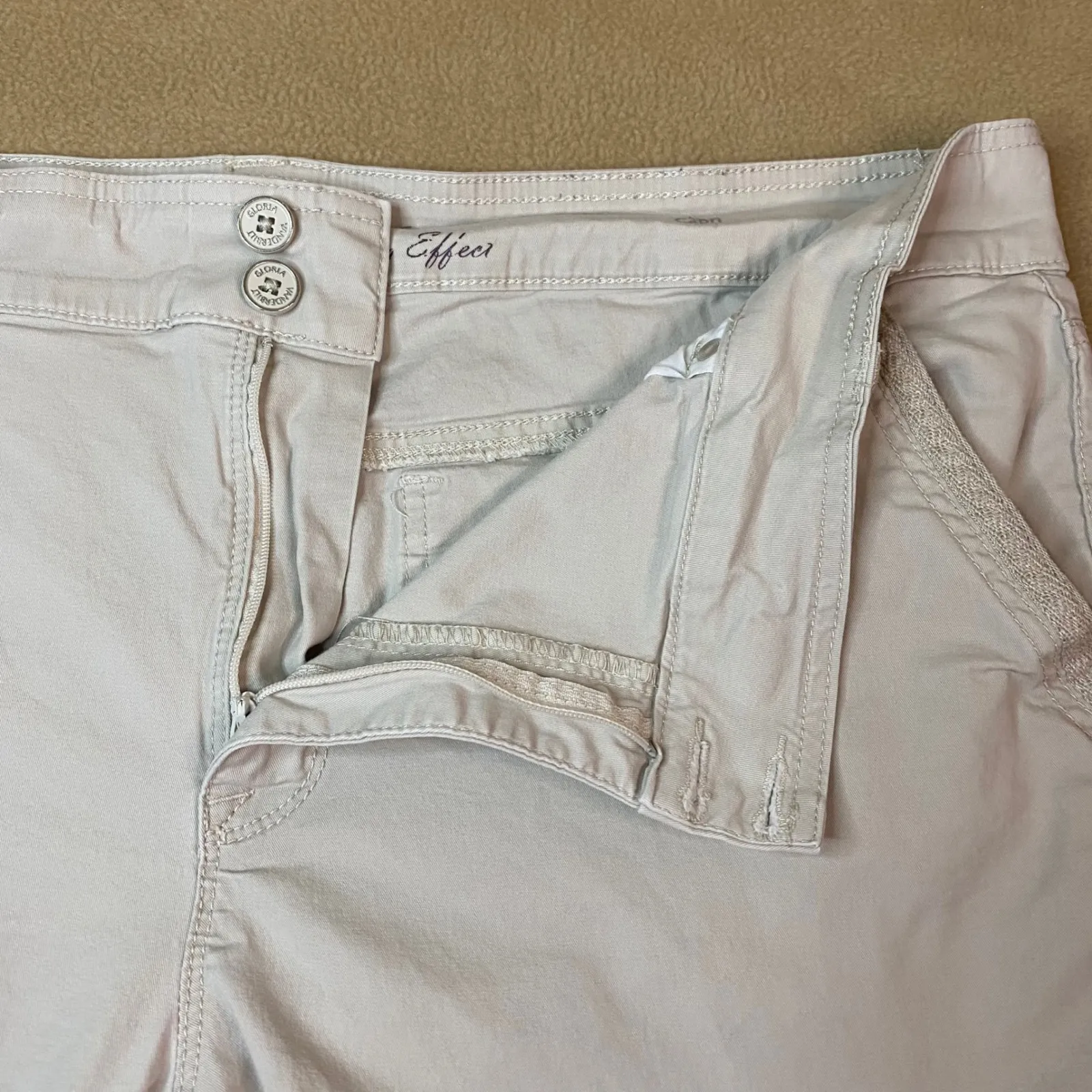 Gloria Vanderbilt Capri Pants Women's Sz 18 All-Around Slimming Effect Beige EUC - Image 4