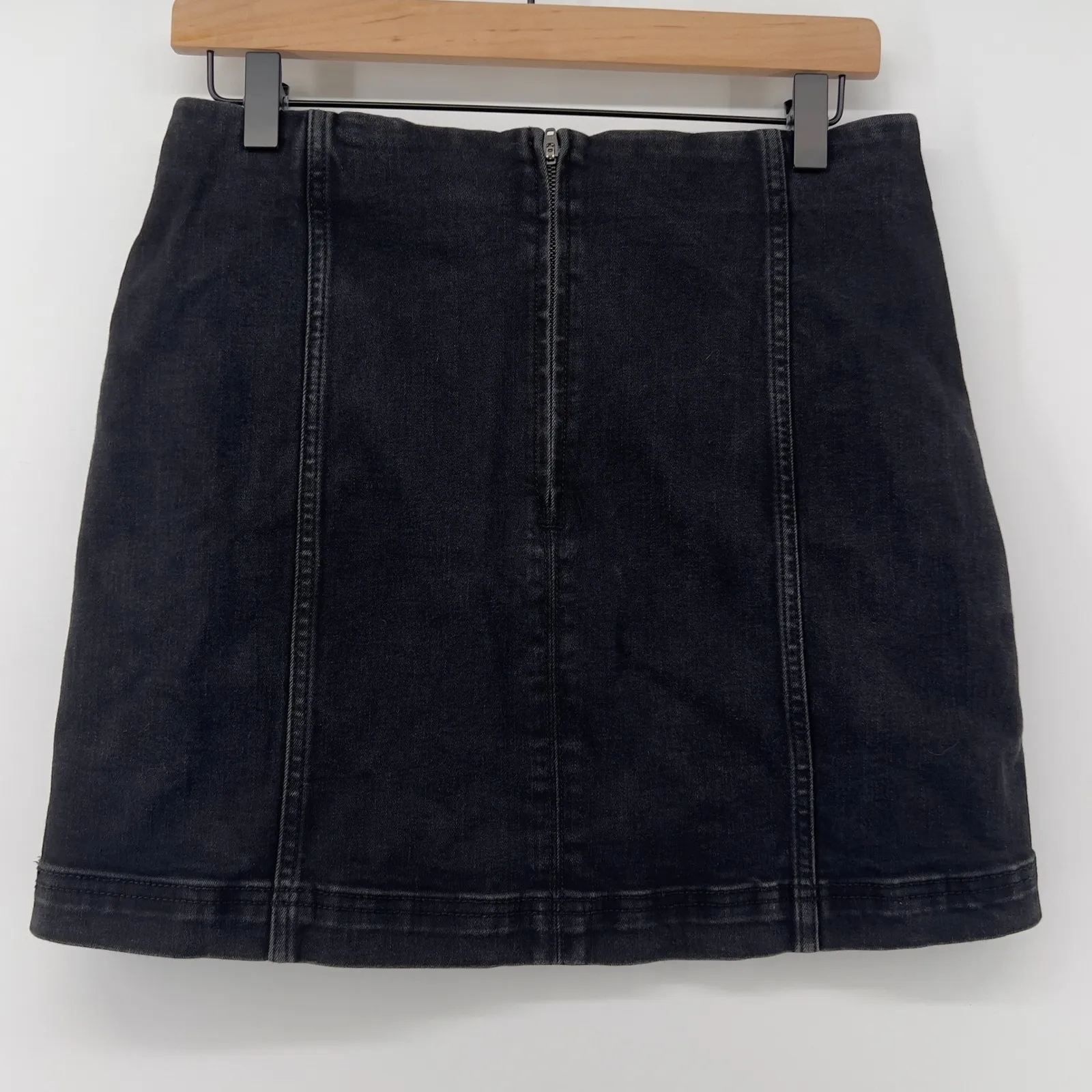 Wild Fable Women 10 Denim Mini Skirt Black Charcoal Wash Zip Closure Panel‎ Y2K - Image 2