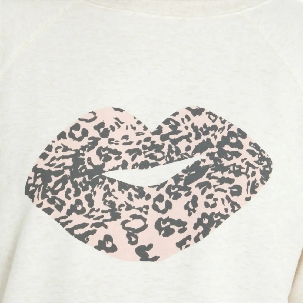 🎈WILDFOX Leopard print kiss lips oversized statement sweatshirt size L - Image 5