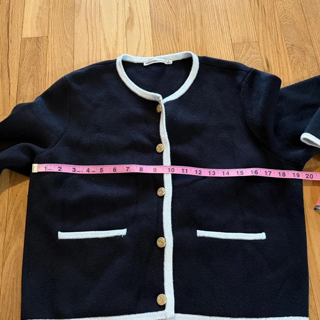 Abercrombie & Fitch Black with White Trim Gold Buttons Cardigan Sz L - Image 3