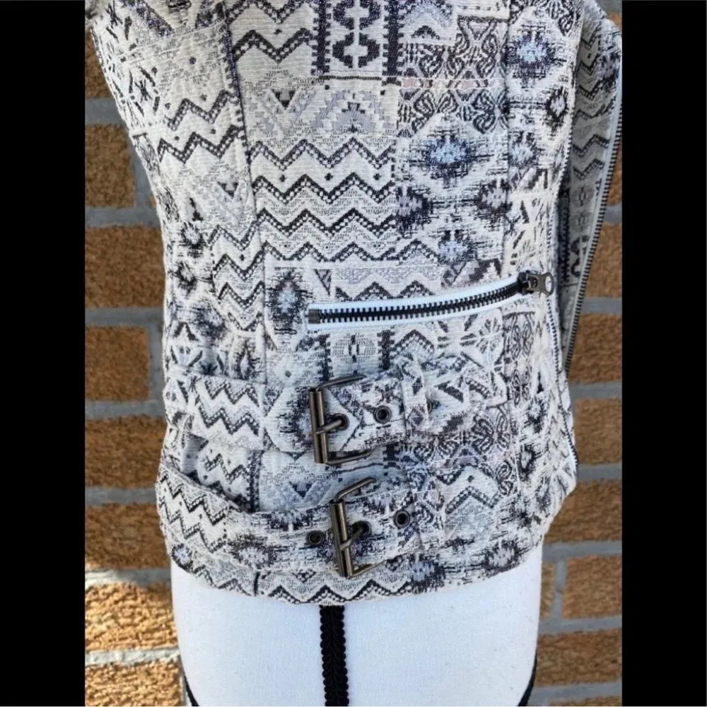 CAPULET TRIBAL METALLIC MOTO NWT
JACKET small - Image 9