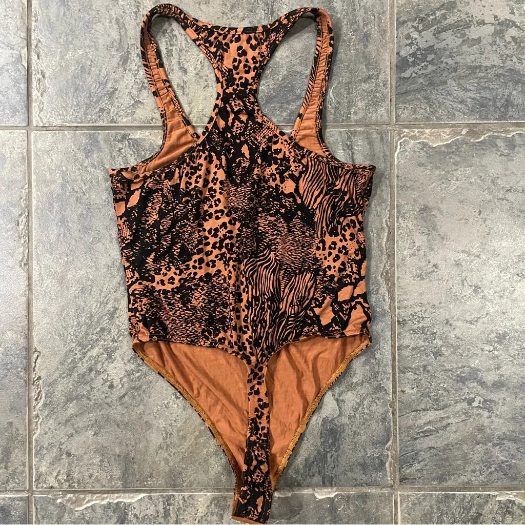 New! Lovers + Friends‎ T-Back Bodysuit Size Small - Image 3