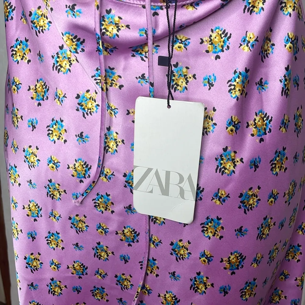 Satin Floral Midi Dress Size Large - Image 11