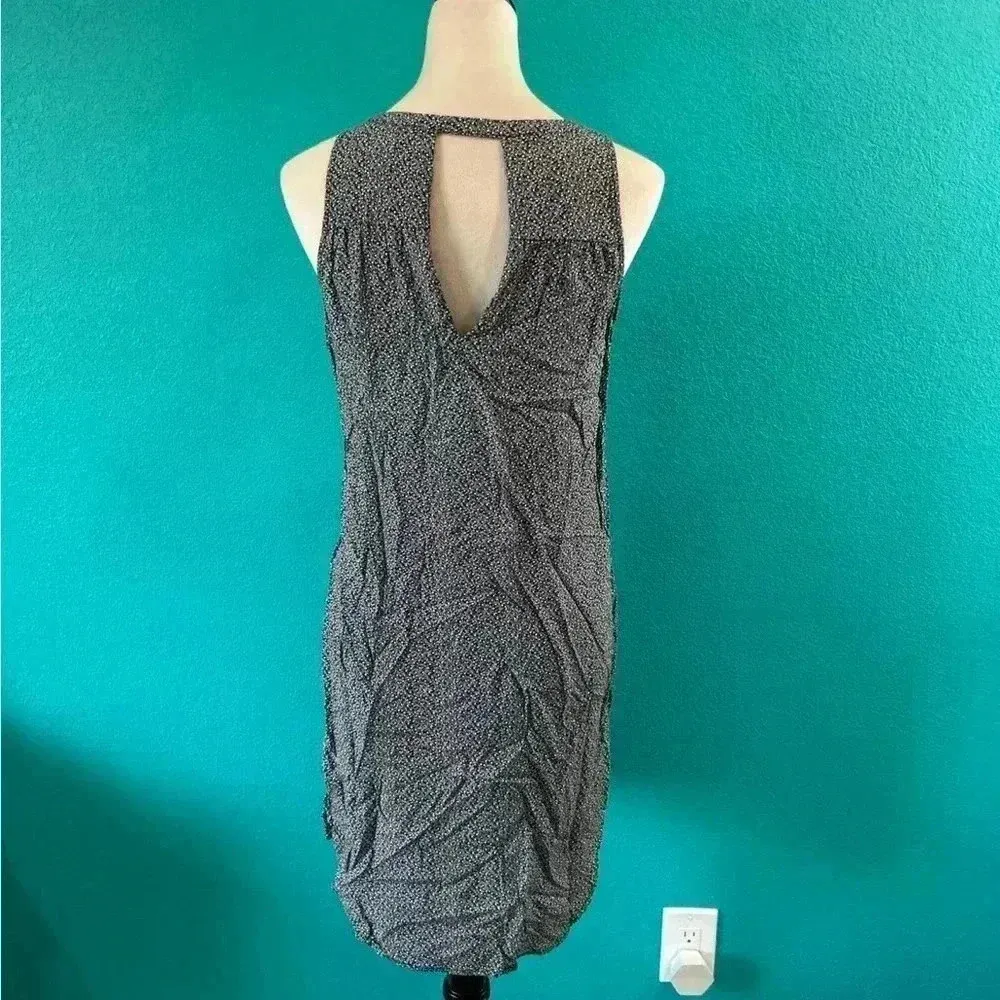 Old navy mini black and white floral pattern mini dress in size medium - Image 4