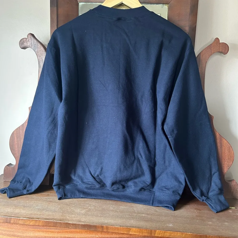 NWOT VNT 90s Embroidered  'Denver' on Gildan Navy Blue Sweatshirt: Size SMALL - Image 5