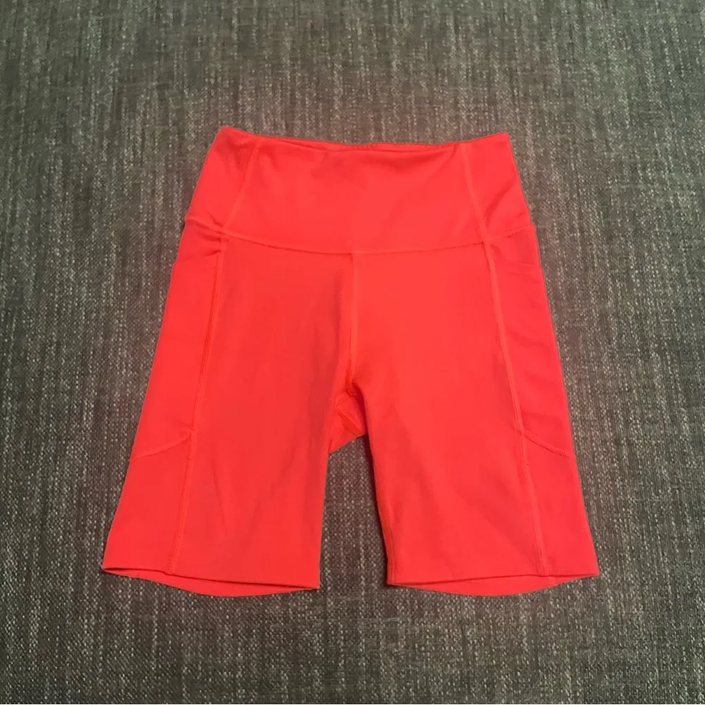 VS On Point Flow Workout Shorts - Image 2