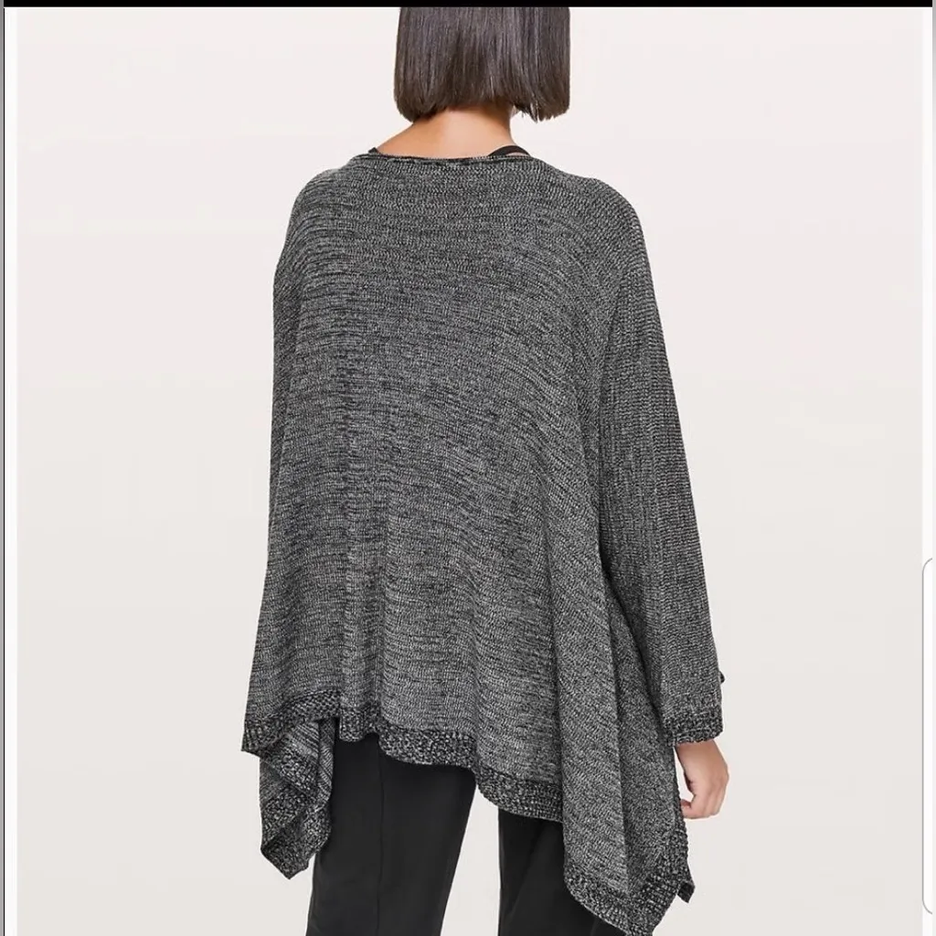 Lululemon Divinity Scarf Black / Heathered Core Medium Grey - Image 2