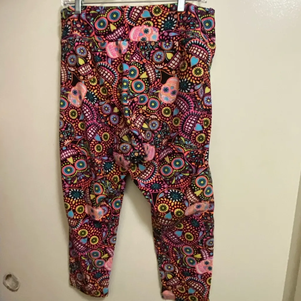 No Boundaries Juniors Capri Leggings XL 15 17 Dia De Los Muertos Pink Black Blue - Image 4