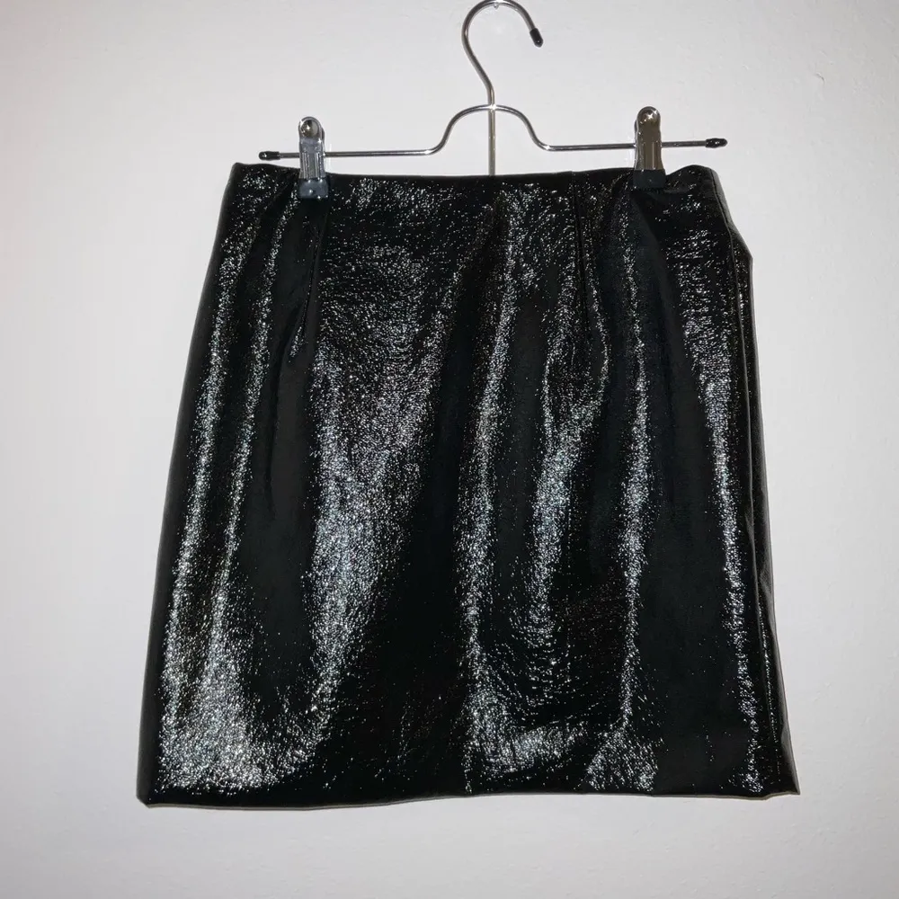 NWT  2 Black Jain Faux Patent Leather Ruffle Mini Skirt - Image 8