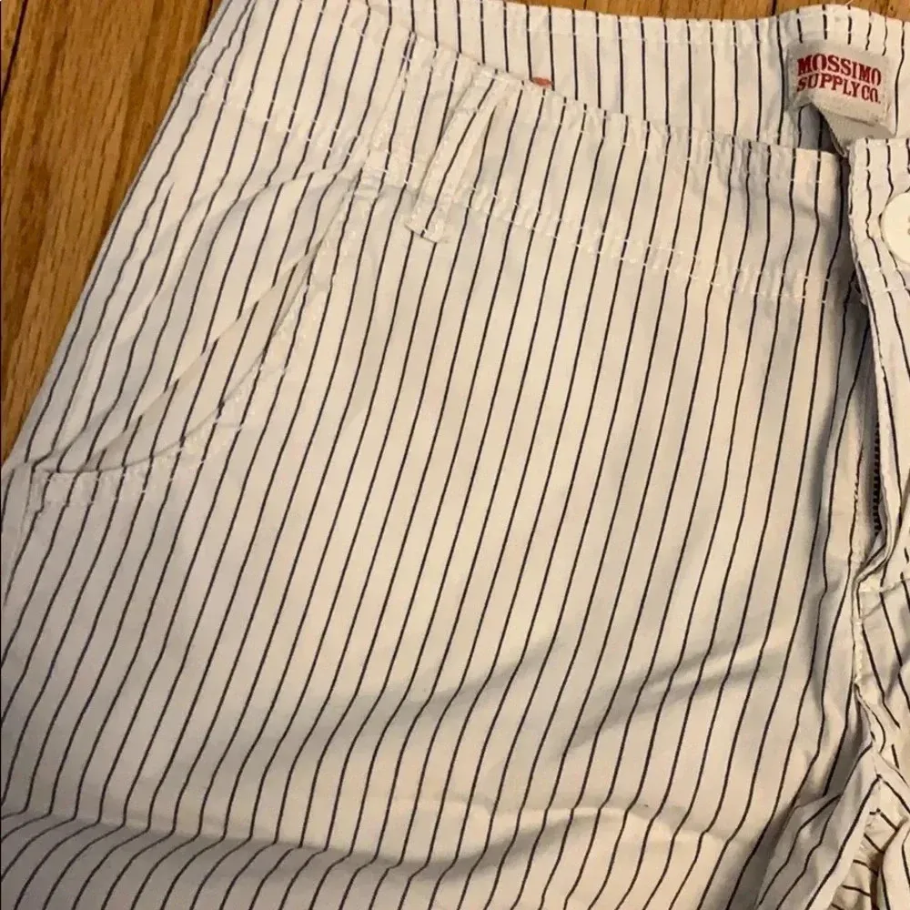 Junior’s Mossimo striped shorts size 7 White - Image 3