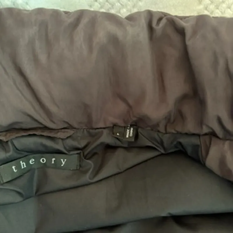 new theory puffer vest size Large - Image 3