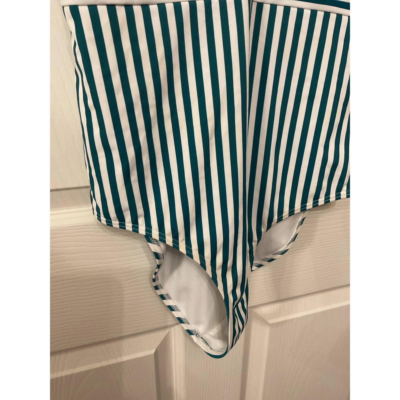 Cocoship Women's 1 Piece V-Neckline Striped Backless Ruffled Swimsuit, 10 - Image 3