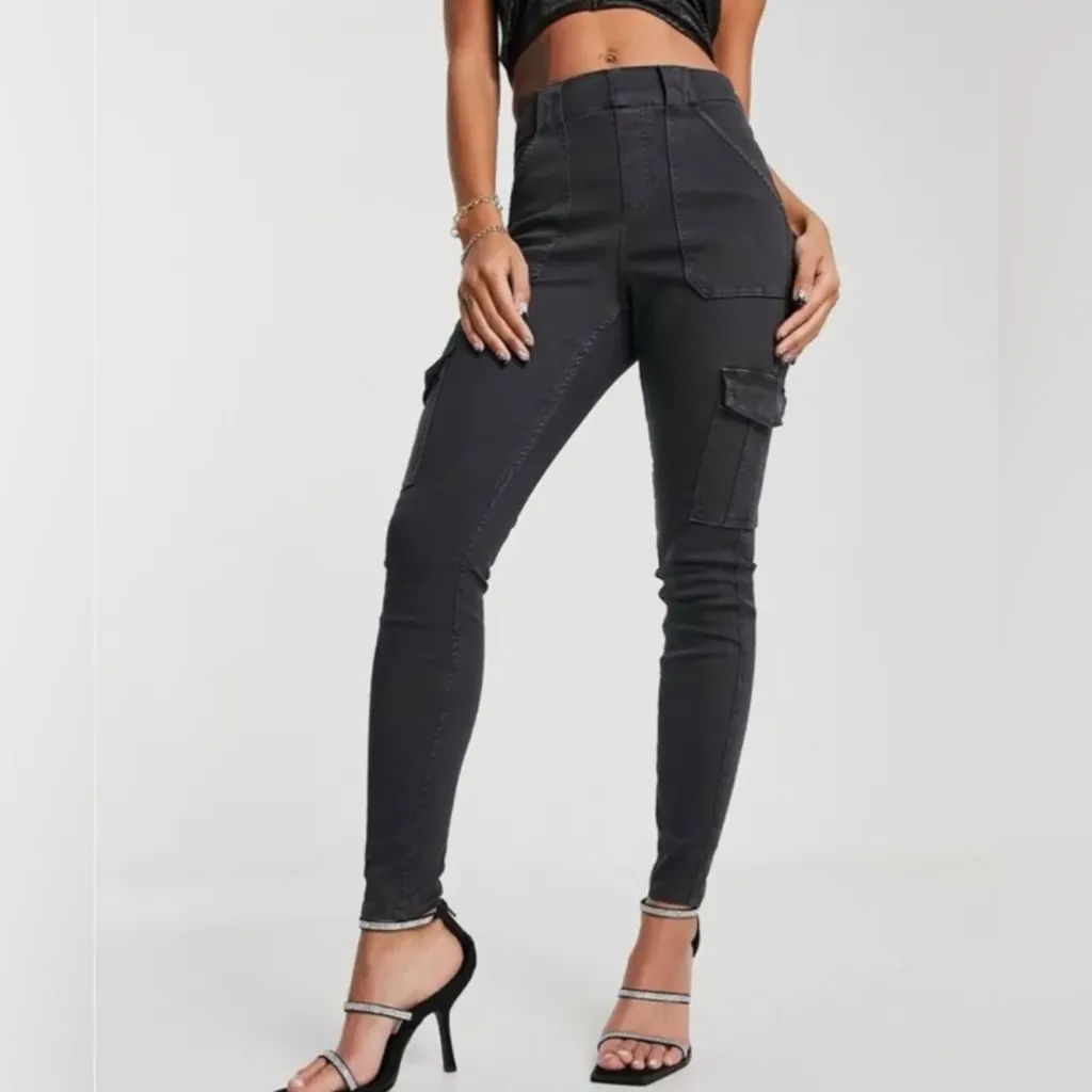 Spanx Stretch Twill Cargo Ankle Charcoal Pants Size Medium - Image 2