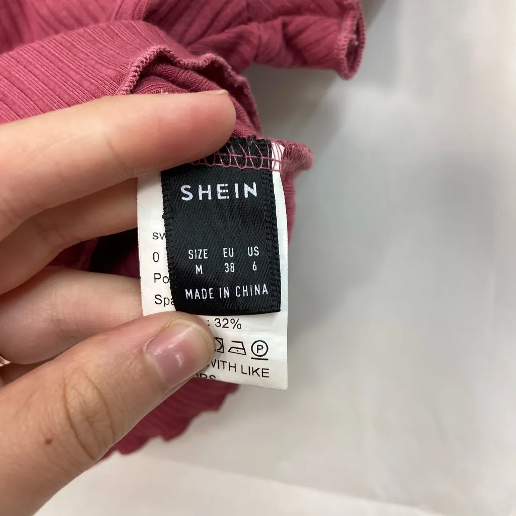 EUC SHEIN deep pink lace‎ scrunched v-neck crop top stretch summer spring medium - Image 4