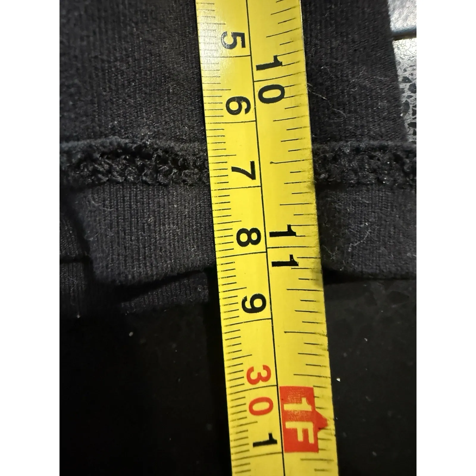 Lululemon Reversible Black Groove Short size 4 5" Inseam - Image 6