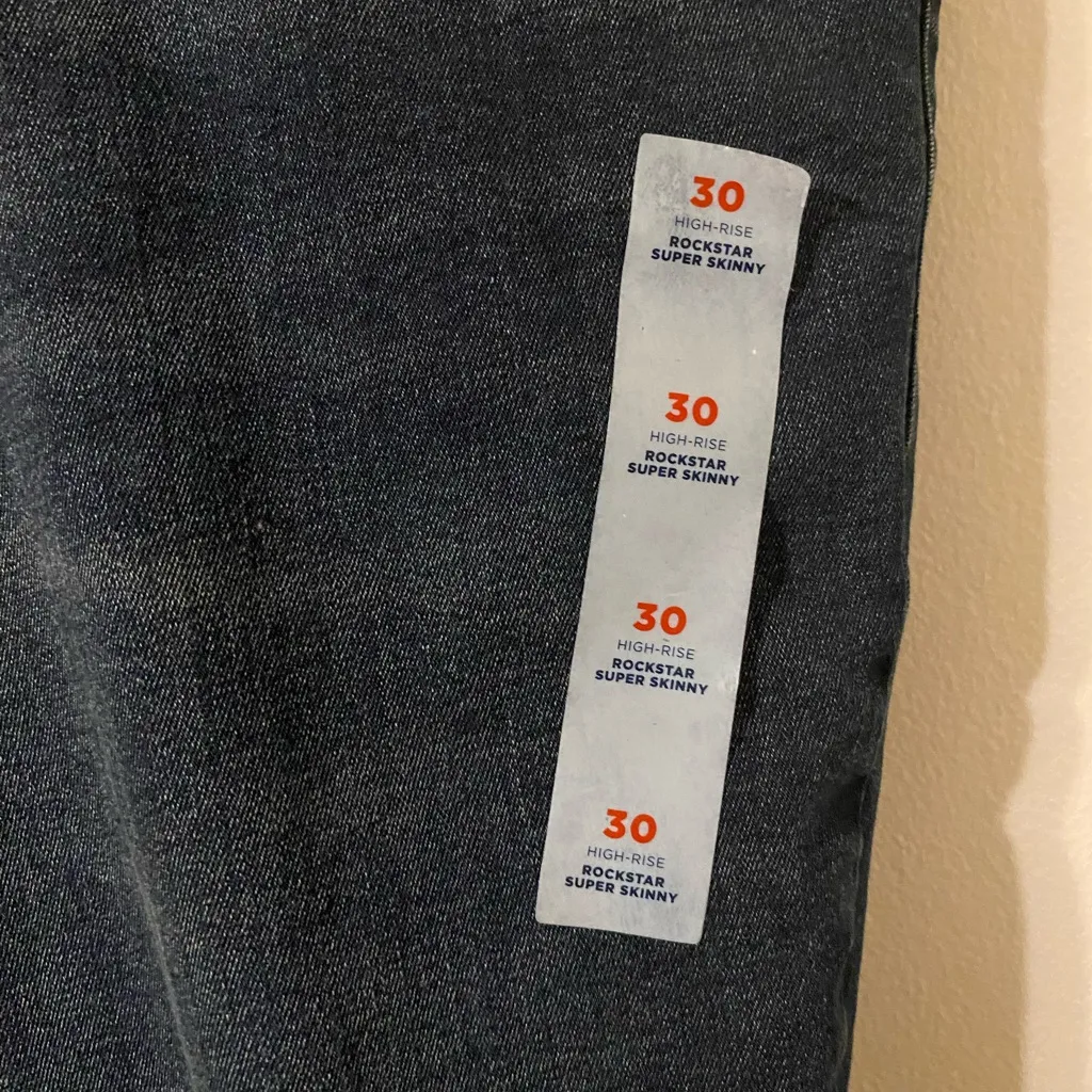 New NWT Old Navy Rockstar Super Skinny High‎ Rise Medium Wash Jeans Size 30 - Image 2