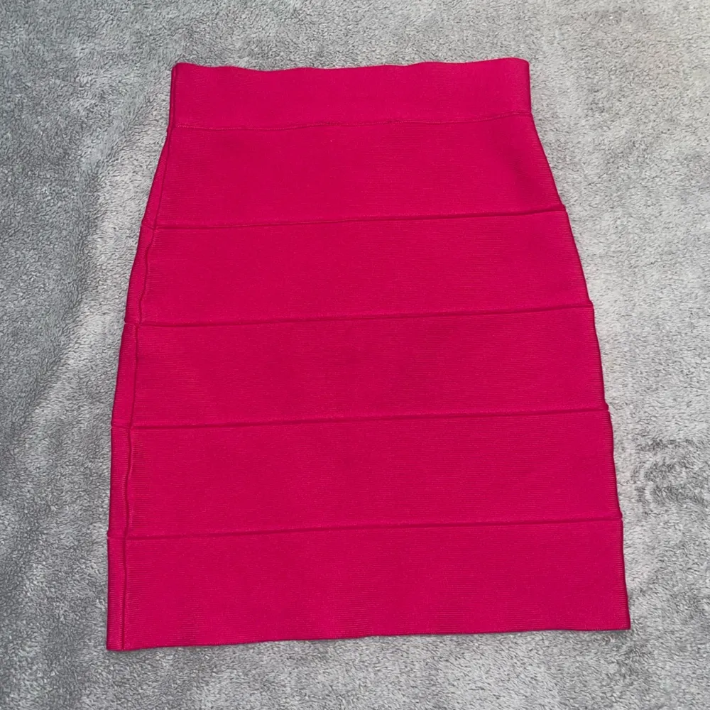 BCBGMAXAZRIA Simone bandage pencil skirt size small - Image 3