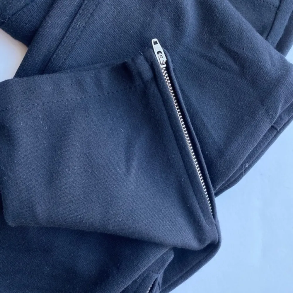 Theory • Black Runa Craze Skinny Pants - Image 3