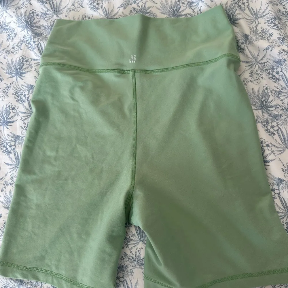 We Wore What Women's Size Large Green Athleisure High Rise 6" Biker Shorts - Image 2