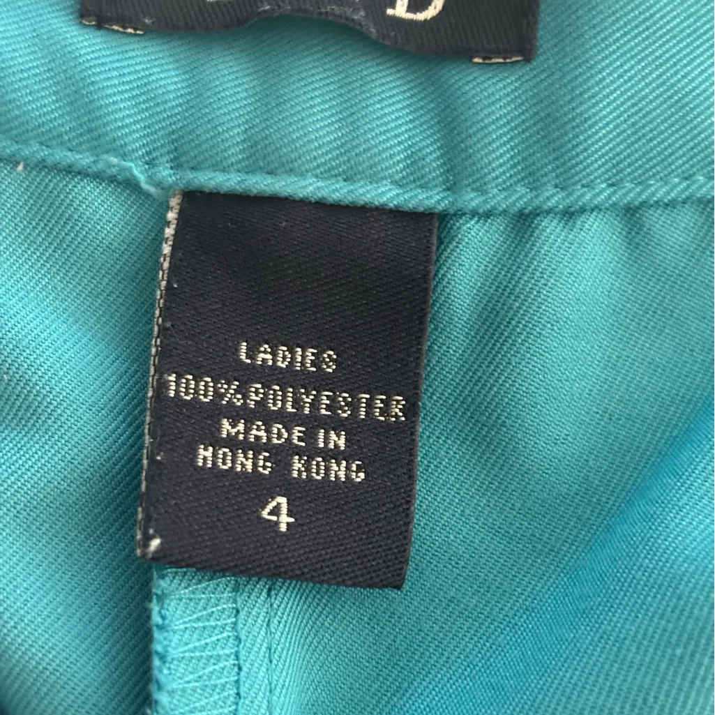 IZOD  women’s golf shorts size 4.‎ Turquoise soft. - Image 6