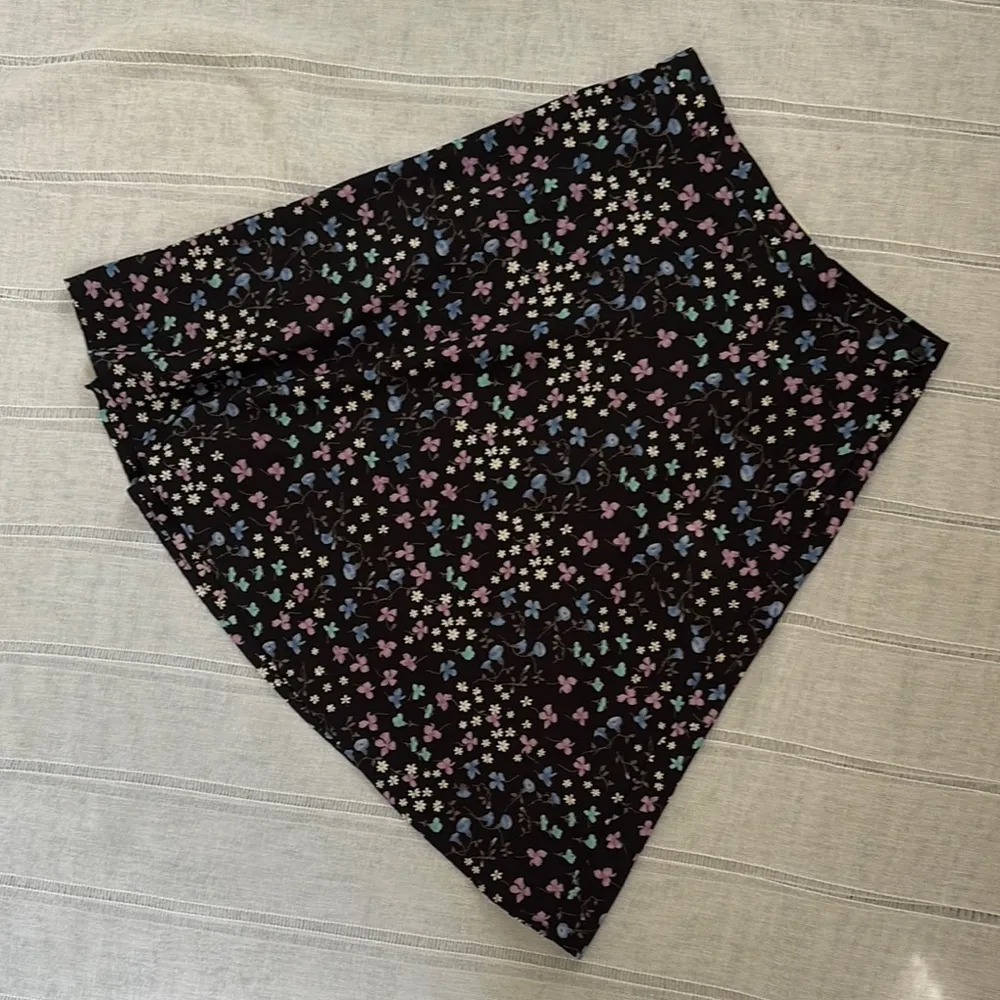 AGB Byer California Y2k Whimsical Floral Knee Length Skirt Black Size XS - Image 3