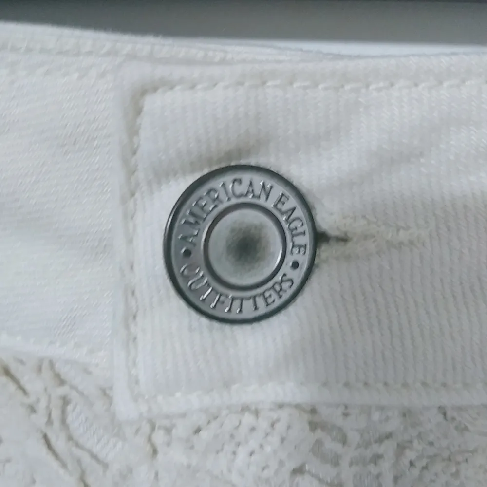 American Eagle 8 Creme Lace Jeans Shorts - Image 8
