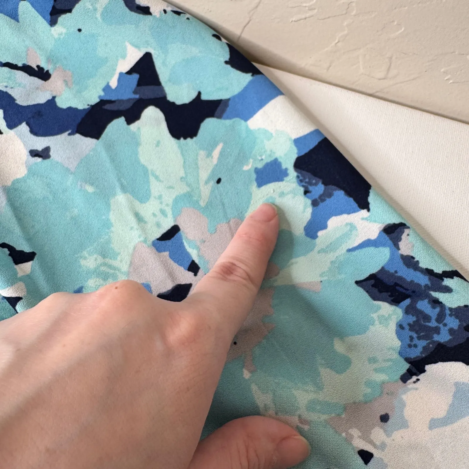 Catherines Abstract Print Asymmetrical Hem Blouse Size 1X Blue 3/4 Sleeve Flowy - Image 9