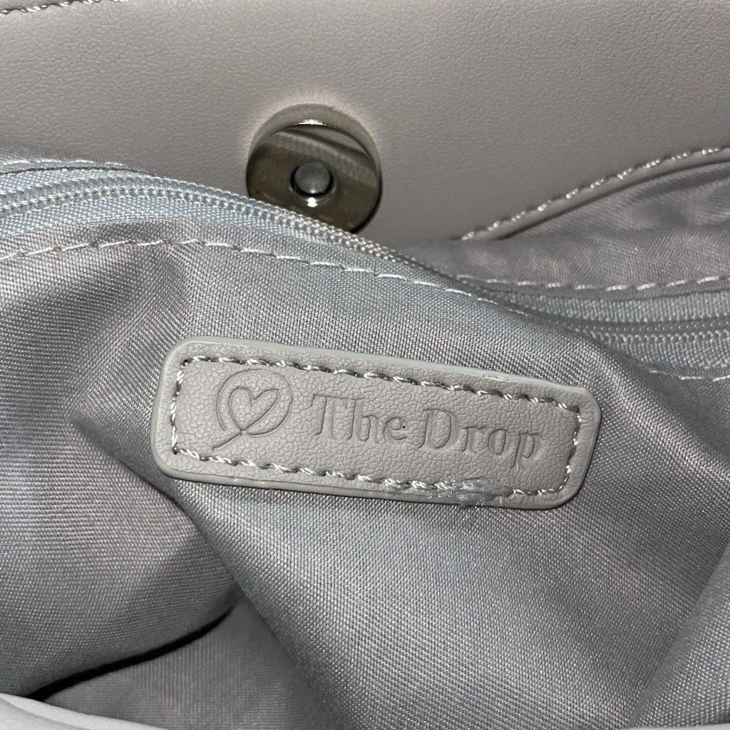 Staples by The Drop Women’s Janelle Gathered Shoulder Bag Light Gray. NWOT Gray - Image 5