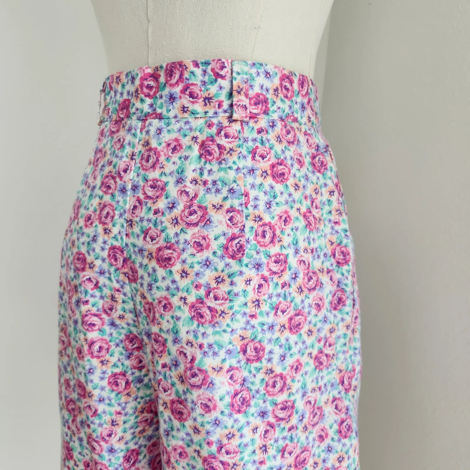 Vintage 90s Just Me Pink Floral High Waist Pleated Shorts Cotton Bermuda 8 - Image 7