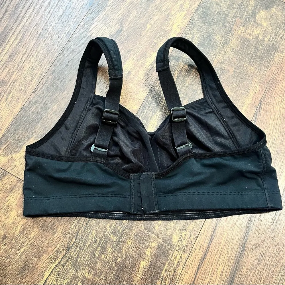 Lululemon Ta Ta Tamer Sports Bra Size 32C Dark Gray /Black - Image 4