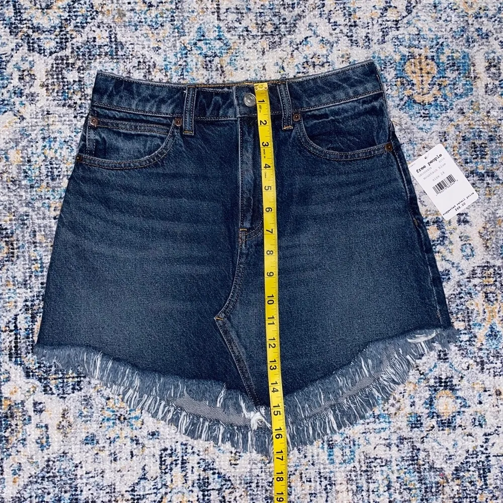 NWT FREE PEOPLE “Mountain Blue” Denim Frayed Hem Skirt Size 24 - Image 5