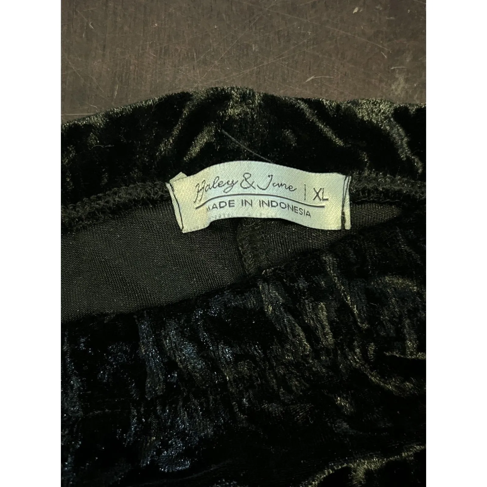 Haley & June Shorts Womens XL Black Crushed Velvet Lounge Dolphin Hem Stretch - Image 3