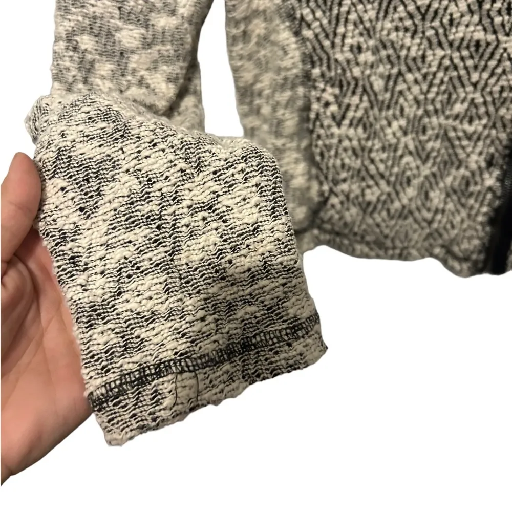 Lucky Brand Black White
Diamond Long Sleeve Zip Up Collared Sweater medium - Image 2