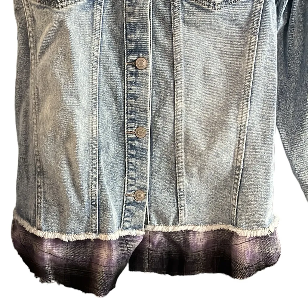 Juniors' SO® Contrast Flannel Plaid Denim Jacket - Image 6