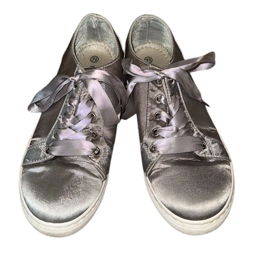 TOP Moda Silver Sneakers Comfortable Stylish Footwear size 7.5 - Image 1