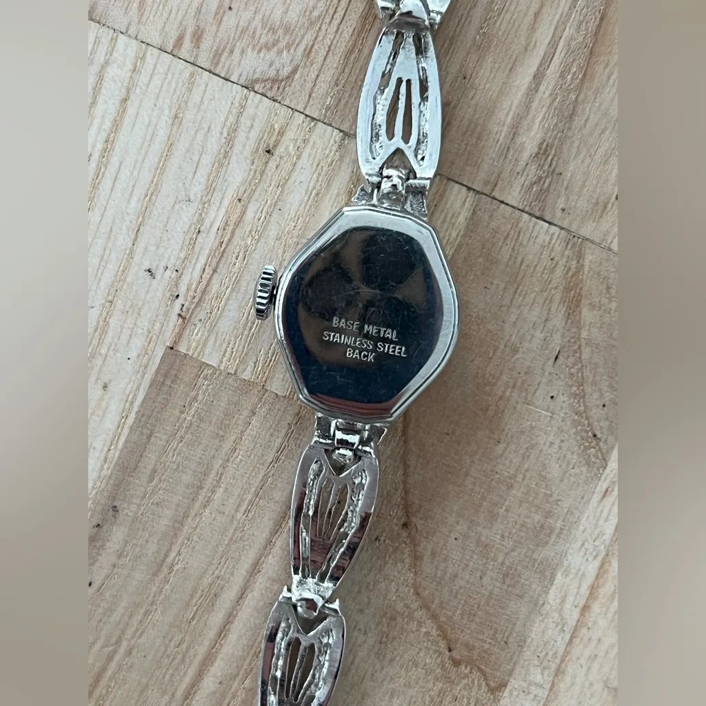 Jean Marie 17 Jewels Stunning Ladies Vintage Mechanical Watch Silver Dial - Image 7