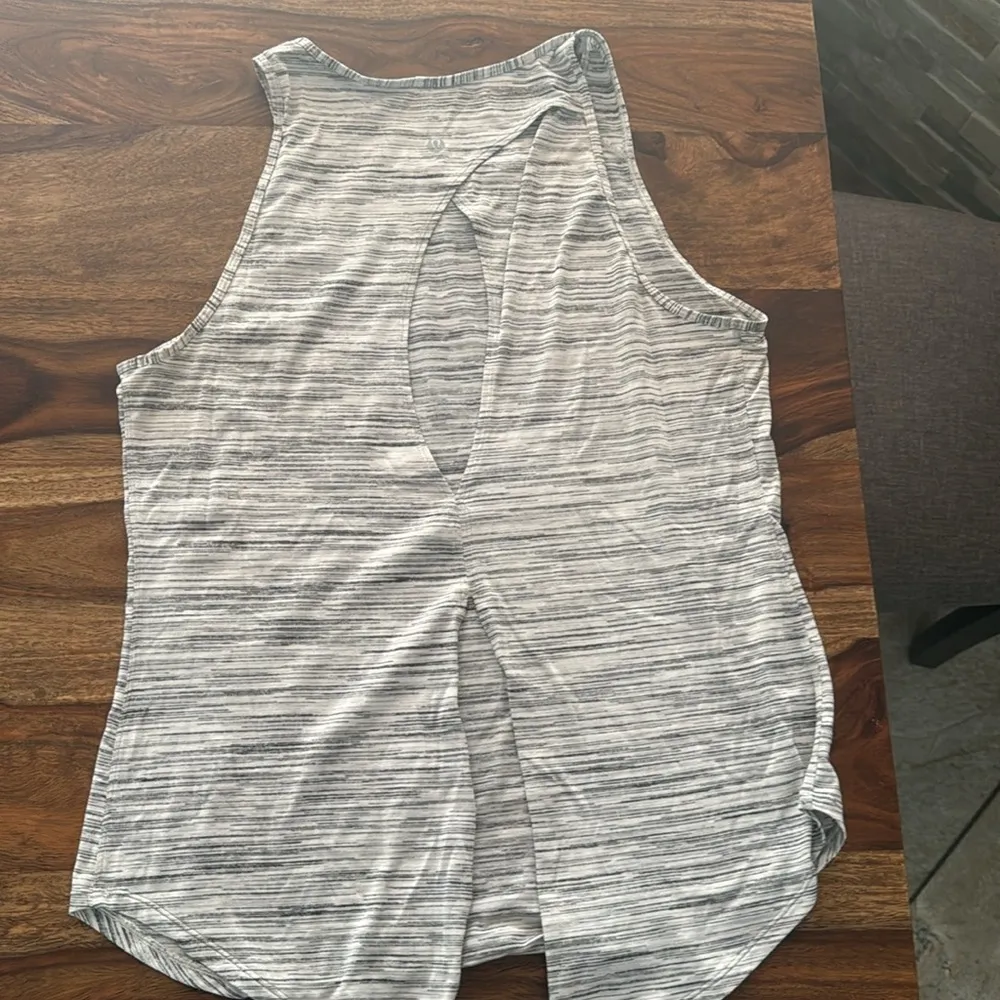 Lululemon size 8 open back yoga tank, very soft, excellent condition - Image 2