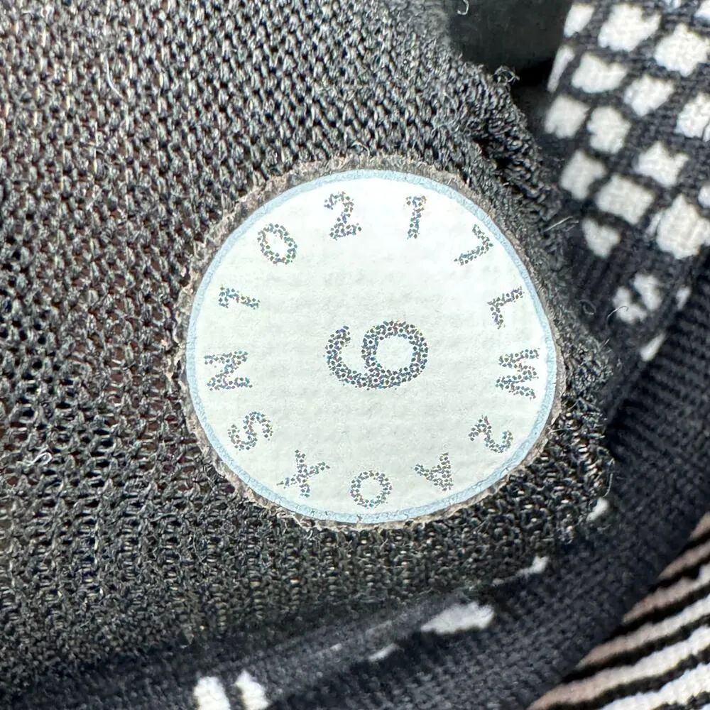 Lululemon Women's Flow Y sports bra black white gym yoga mesh back size 6 - Image 5