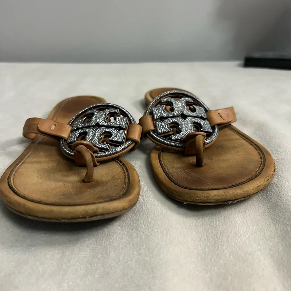 ✨ Tory Burch Logo Thong Sandals | Tan Leather | Silver Logo Medallion ✨ - Image 4