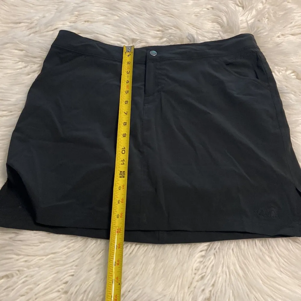 The North Face Women’s Skorts size 10 excellent condition color black waist 32” - Image 10