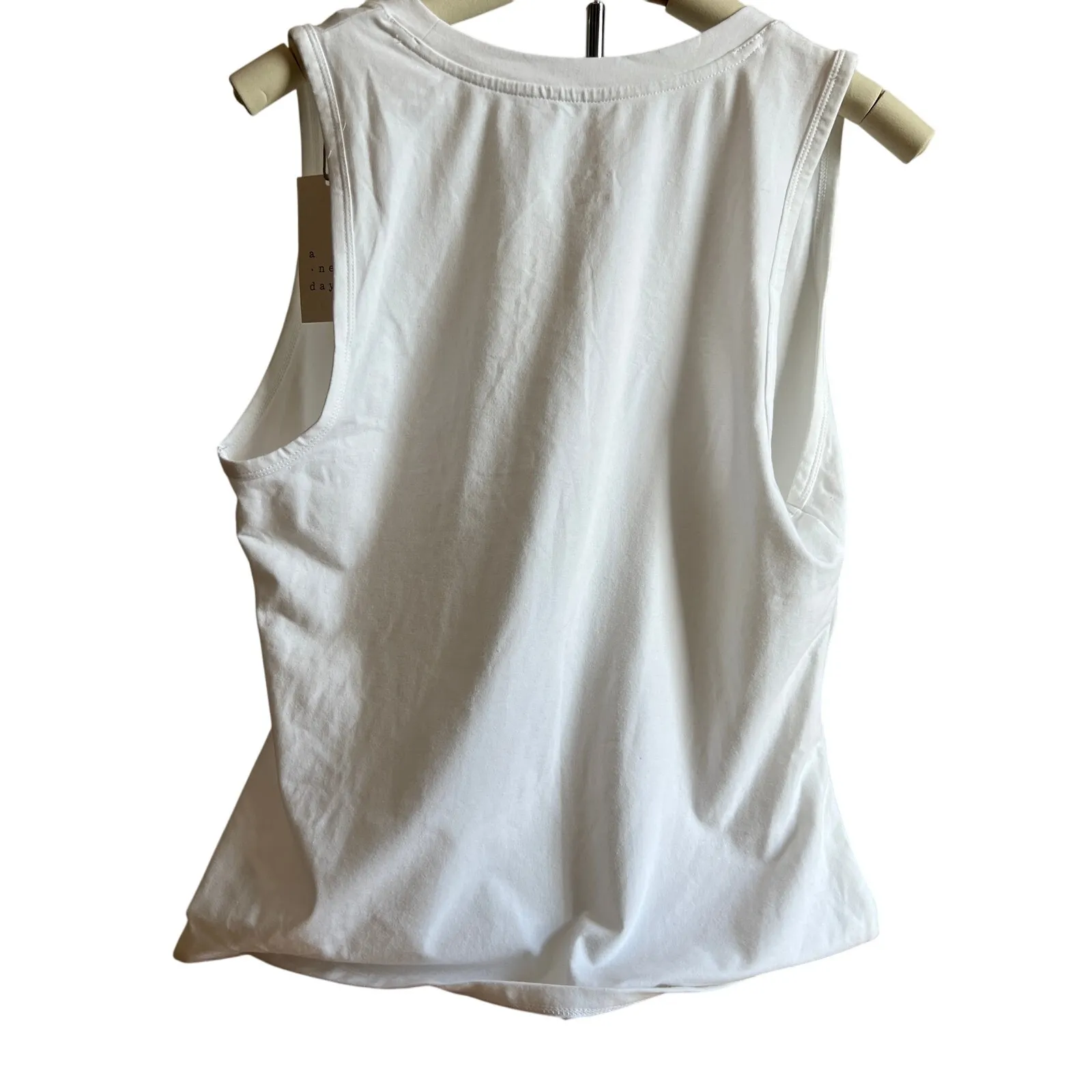 A New Day Women's White U-Neck Slim Fit Tank Top - Size Large - NWT - Image 5