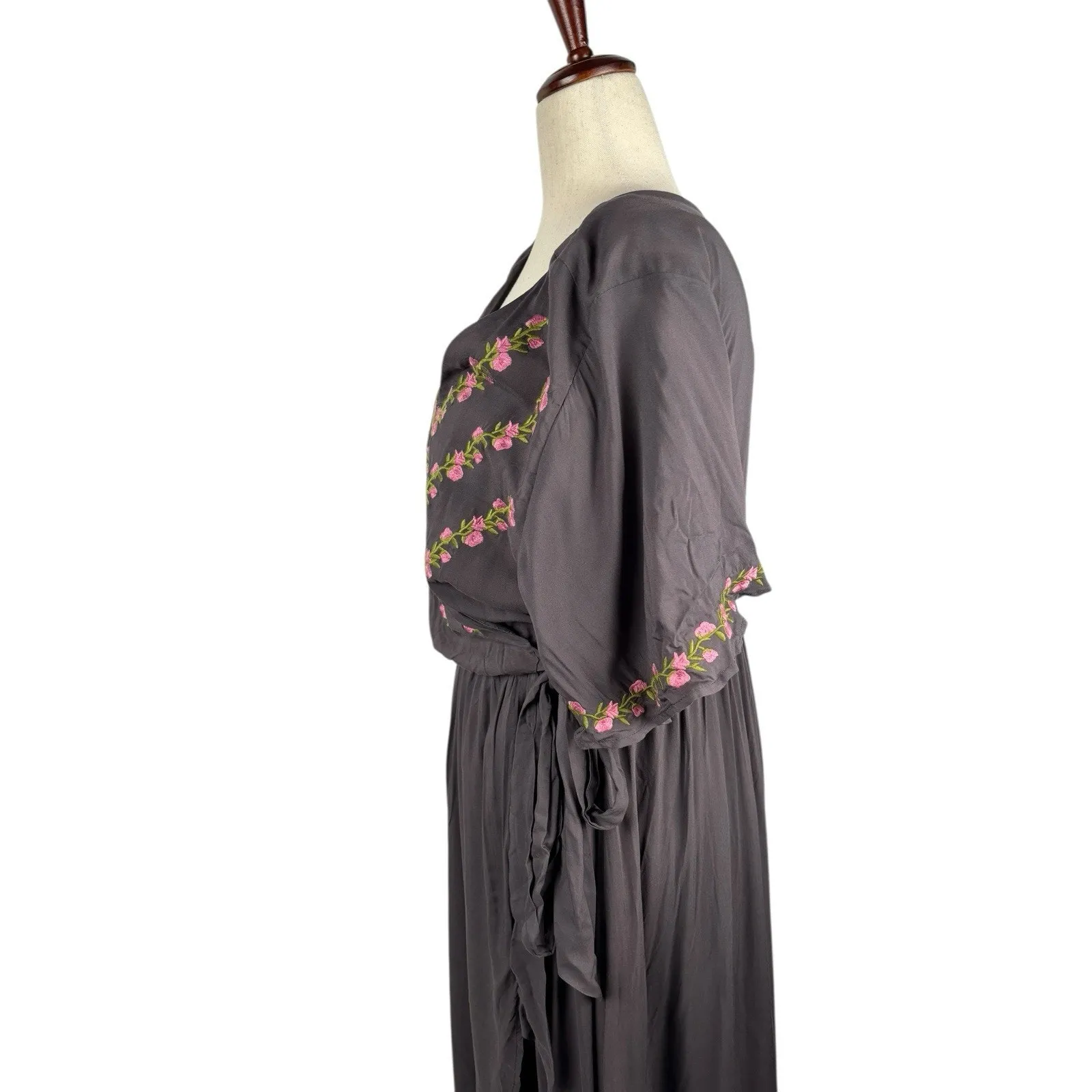 Jodifl Hi Low Embroidered Charcoal Flowy‎ Boho Dress 1x New Faux Wrap Floral - Image 3