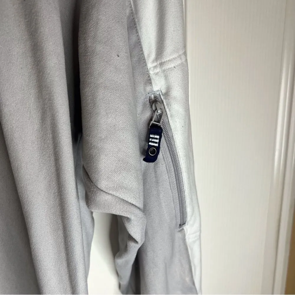 Adidas Size M Long Sleeve Athletic Pullover.‎  Great Condition! - Image 4