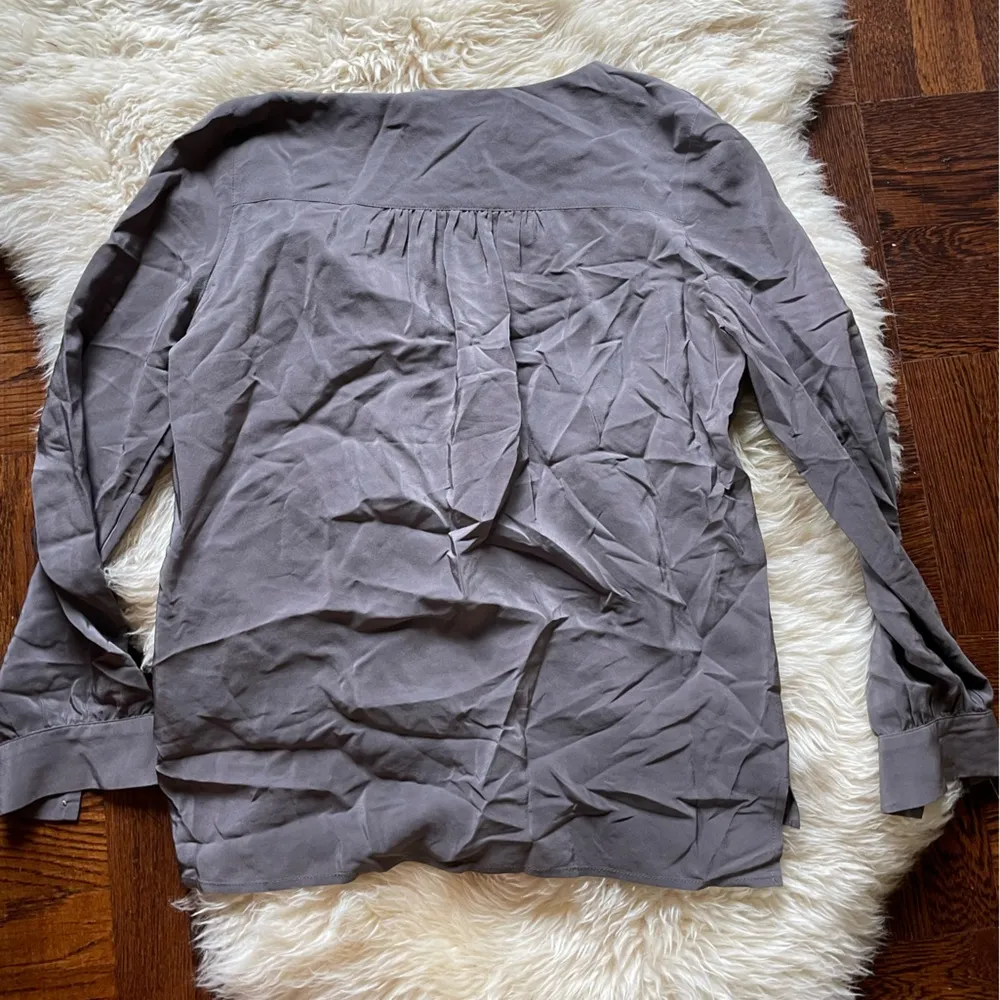 100% silk Amanda Uprichard long sleeved blouse tunic purplish gray Pleats - Image 6