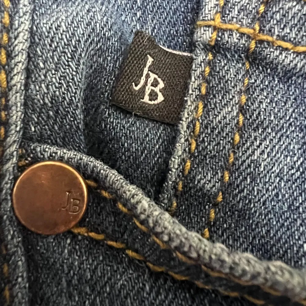 Jeans Distressed  Mid Rise Relaxed Fit Women’s Size 15/32 Stretch Blue - Image 8